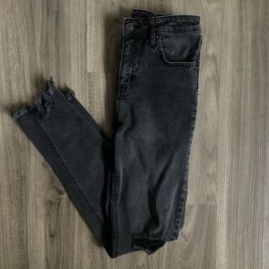 WILD FABLE SLIGHTLY DISTRESSED SKINNY JEANS
